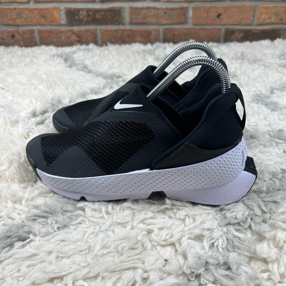 Nike Go Flyease Black and White Shoes Women's Size 6 NEW